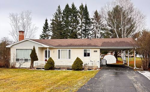 222 Queen St, Burks Falls, ON, P0A1C0 | Card Image