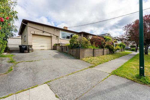 753 E 55th Ave, Vancouver, BC, V5X1N8 | Card Image