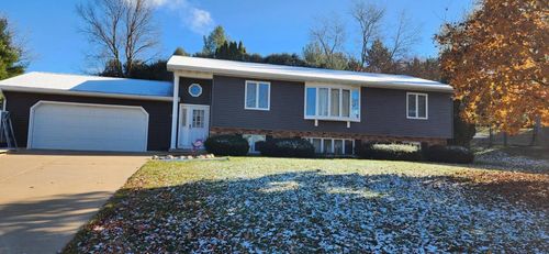 1555 W Golf Dr, Platteville, WI, 53818-1317 | Card Image