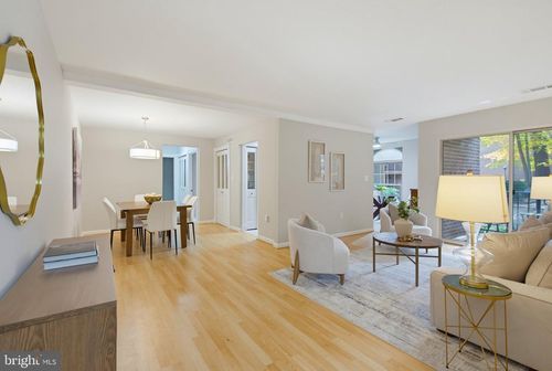 12-3374 Woodburn Rd, ANNANDALE, VA, 22003-6813 | Card Image