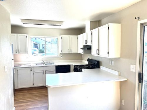 10538 Creekside Cir, Oakland, CA, 94603-2986 | Card Image