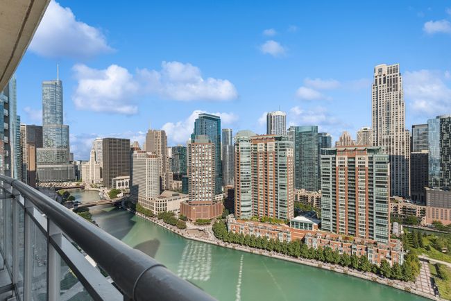 UNIT-2401 - 450 E Waterside Dr, Condo with 1 bedrooms, 2 bathrooms and 2 parking in CHICAGO IL | Image 8