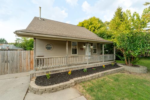 16923 Stephens Dr, Eastpointe, MI, 48021-1706 | Card Image