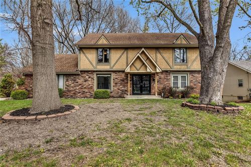 2721 Trenchard Dr, Independence, MO, 64057-1650 | Card Image