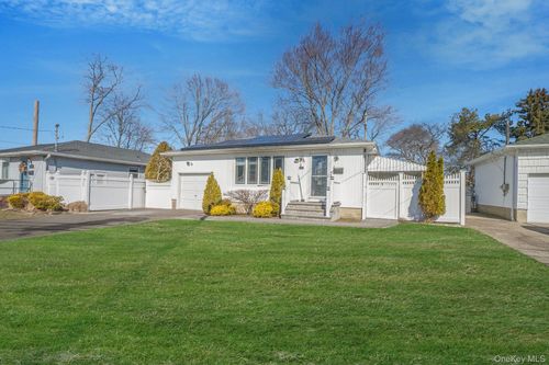 23 Pearsall Pl, Deer Park, NY, 11729-2113 | Card Image