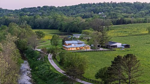 4824 Leipers Creek Rd, Williamsport, TN, 38487-2215 | Card Image