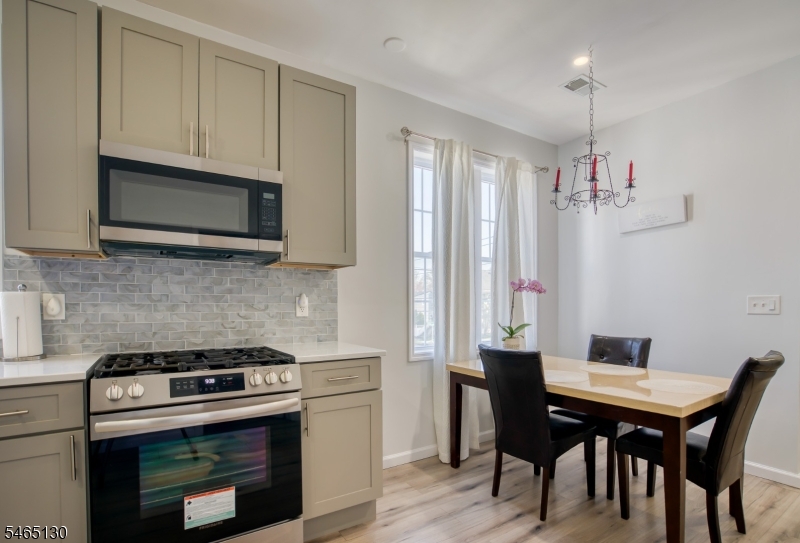 Residential Lease in Linden City 5