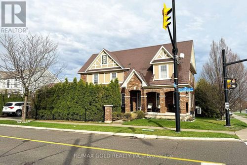 27 Dulverton Dr, Brampton, ON, L7A0P3 | Card Image
