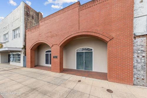 211 N Parkerson Ave, Crowley, LA, 70526-5039 | Card Image