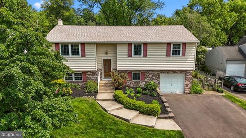 320 Pheasant Run Dr, New Britain, PA, 18901-5056 | Card Image