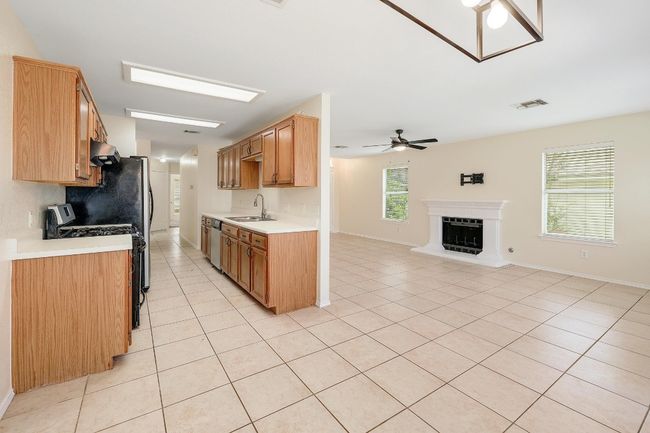 17254 Bushmills Rd, House other with 3 bedrooms, 2 bathrooms and 2 parking in Pflugerville TX | Image 4