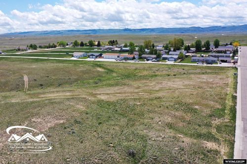 502 Emigrant Dr, Glenrock, WY, 82637-5131 | Card Image