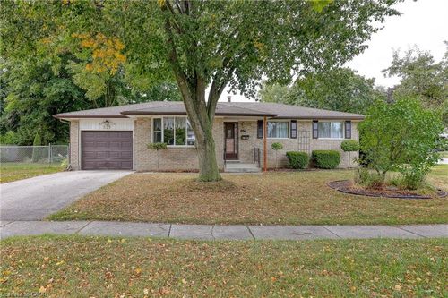 529 Leinster St, Woodstock, ON, N4S7G4 | Card Image
