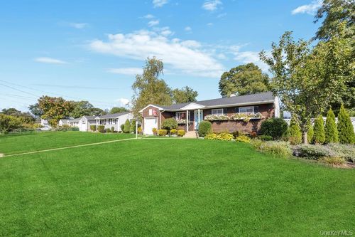 113 Ithaca St, Bay Shore, NY, 11706-4515 | Card Image