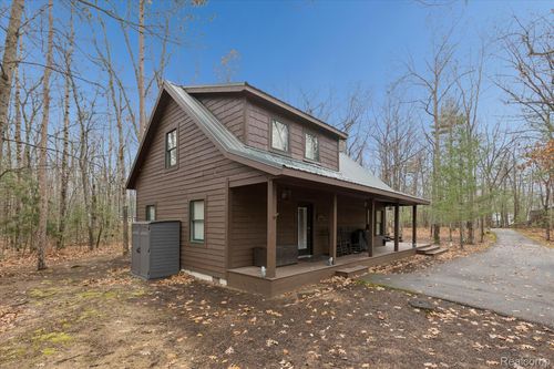 150 N East Mullett Lake Rd, Indian River, MI, 49749-9164 | Card Image