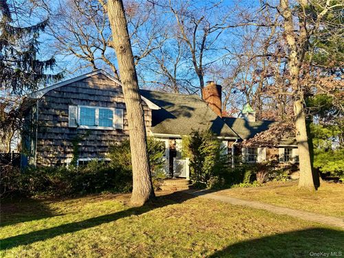 2 Kirkup St, Bay Shore, NY, 11706-6900 | Card Image