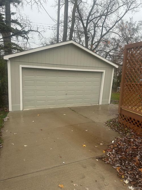 22800 Purdue Ave, Farmington Hills, MI, 48336-3646 | Card Image