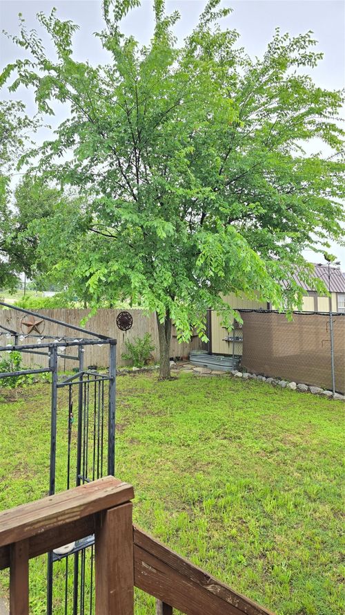 119 Enchanted Lakes Dr, Azle, TX, 76020-1673 | Card Image