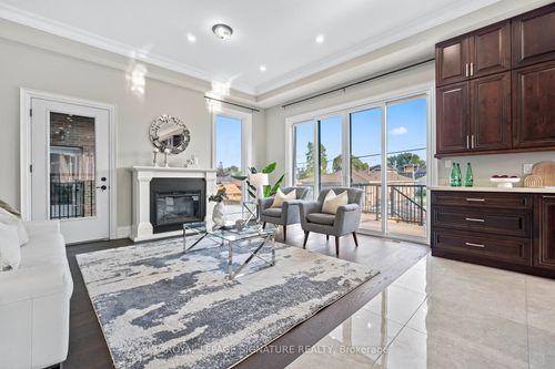 1307 Commerce St, Pickering, ON, L1W1E1 | Card Image