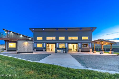 4232 Desmarais Rd, Moxee, WA, 98936-9752 | Card Image
