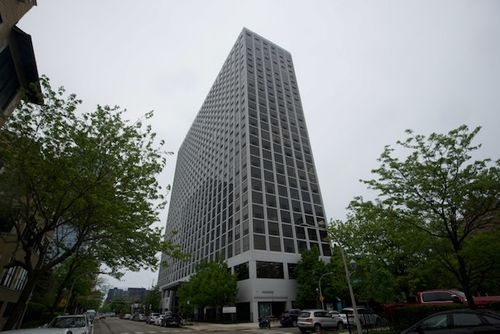 2108-4343 N Clarendon Ave, Chicago, IL, 60613-1546 | Card Image