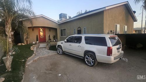 6205 Weedpatch Highway, Bakersfield, CA, 93307 | Card Image