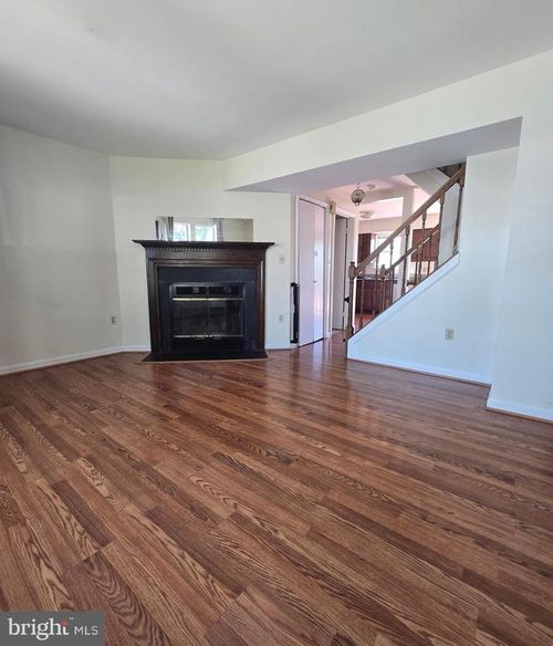 15318 Gunsmith Ter, WOODBRIDGE, VA, 22191-3926 | Card Image