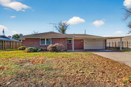 241 Ne Myers Ave, Bartlesville, OK, 74006-1826 | Card Image