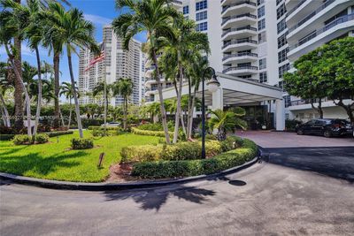 2101 - 3500 Mystic Pointe Dr, Condo with 3 bedrooms, 3 bathrooms and null parking in Aventura FL | Image 2