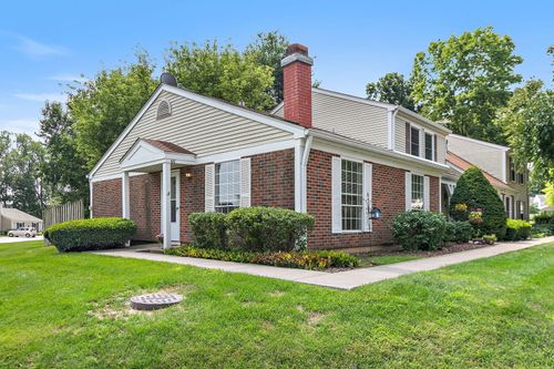1-60 Bright Oaks Cir, Cary, IL, 60013-1551 | Card Image