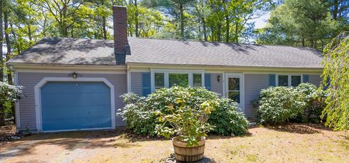 8 Holiday Ln, Sandwich, MA, 02563-2588 | Card Image