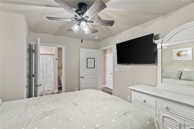 Bedroom with ceiling fan and ensuite bathroom | Image 33