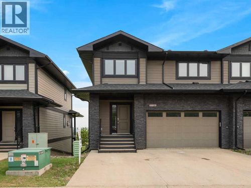 208 Sparrow Hawk Dr, Fort Mcmurray, AB, T9K0Y8 | Card Image