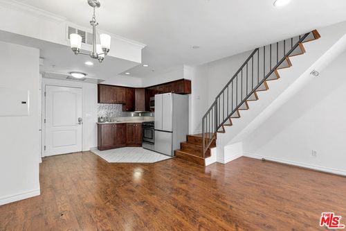 203-5633 Carlton Way, Hollywood, CA, 90028-7296 | Card Image