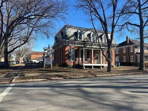 802 9th St, Highland, IL, 62249-1522 | Card Image