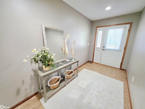 1681 9th St Sw, Mason City, IA, 50401-4769 | Card Image