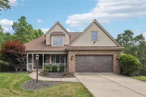 135 Hunter Dr, Cranberry Township, PA, 16066-7605 | Card Image