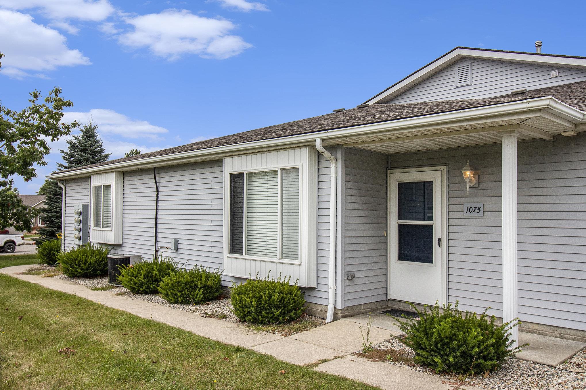 Lake Park Cir, Grand Blanc, MI 48439