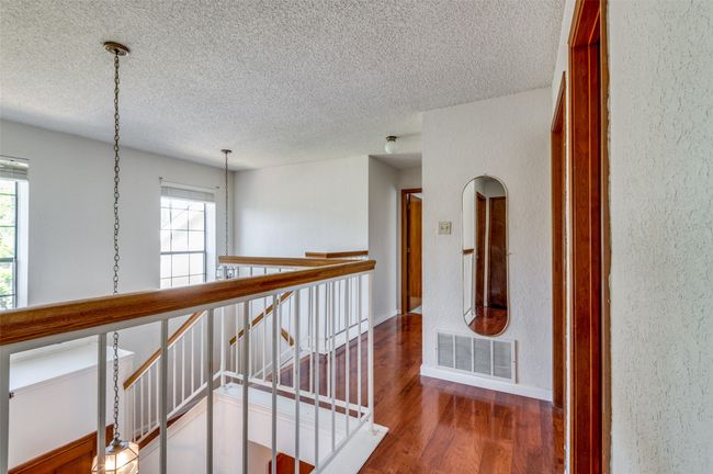 Upstairs landing and hall. | Image 14