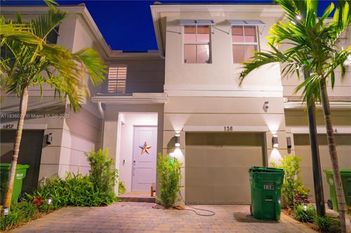 138 Sw 171st Way, Pembroke Pines, FL, 33027-1458 | Card Image