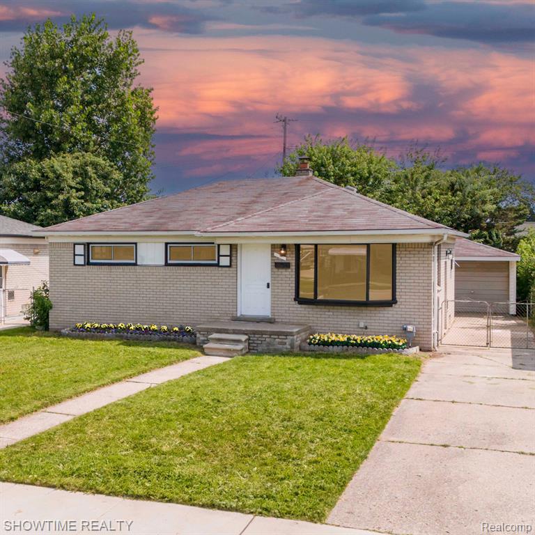 Pattow St, Roseville, MI 48066