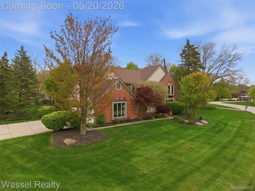 3368 Salem Dr, Rochester Hills, MI, 48306-2938 | Card Image