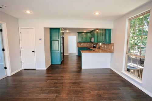 1214 3rd St, Graham, TX, 76450-3206 | Card Image