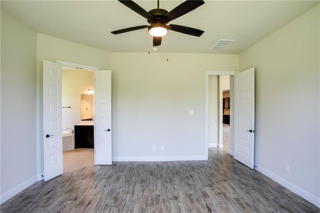 150 Raptor Beak Way, House other with 3 bedrooms, 3 bathrooms and 2 parking in Cedar Creek TX | Image 11