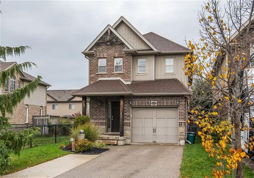 105 Captain Mccallum Dr, New Hamburg, ON, N3A0B5 | Card Image