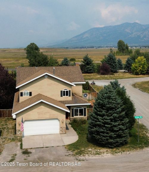 417 Grizzly Rd, Thayne, WY, 83127-1619 | Card Image