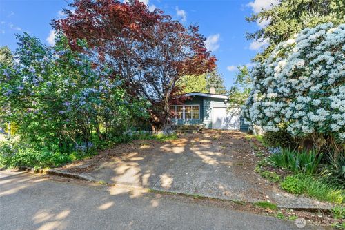 418 111th Ave Se, Bellevue, WA, 98004-6303 | Card Image