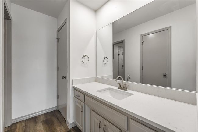 Primary Bathroom | Image 11