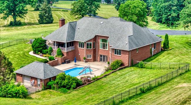 122 Fairway Acres Dr, Home with 7 bedrooms, 5 bathrooms and 3 parking in Dunmor KY | Image 5