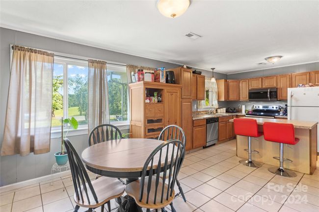 Dining area | Image 6